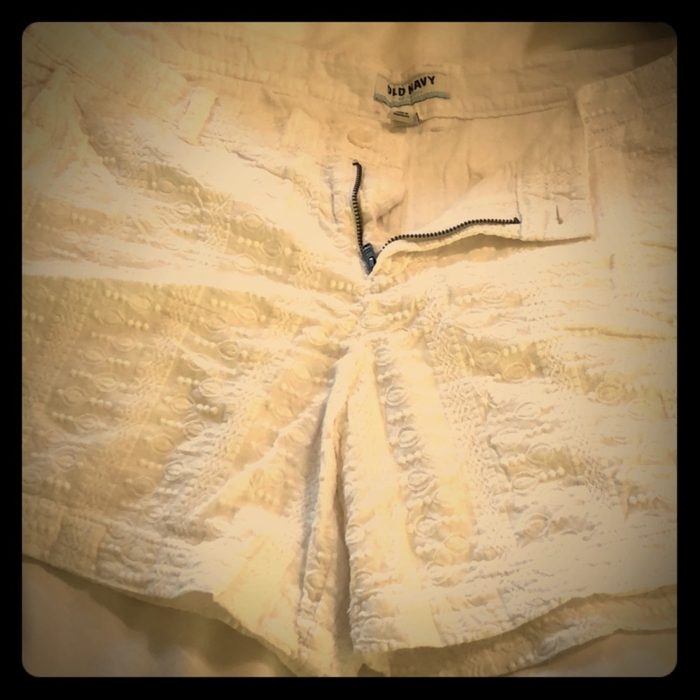 EUC-Size 14 Old Navy White Shorts